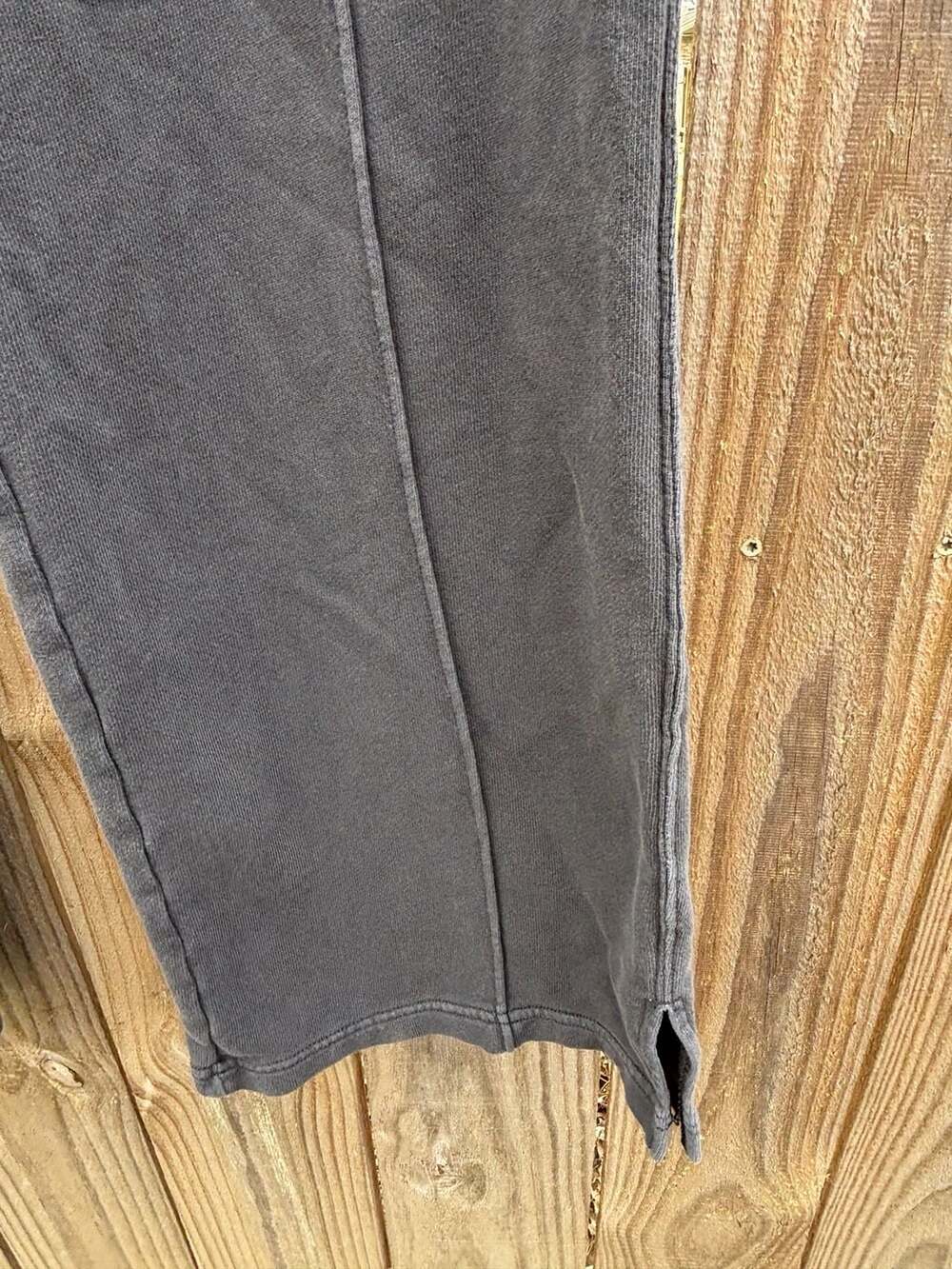 Aerie Low Rise Pintuck Skater Pant Grey Sweats - Picture 3 of 4